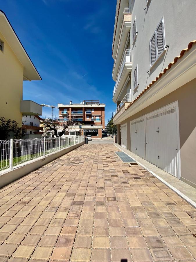 Appartamento Al Mare Con Giardino, Spiaggia E Piscina Alba Adriatica Zewnętrze zdjęcie